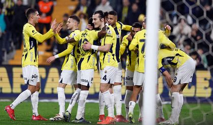 Fenerbahçe, Antalyaspor’u Farklı Geçti ve Zirveye Yaklaştı