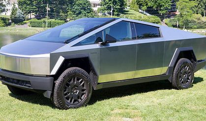Tesla, Cybertruck’ları Güvenlik Gerekçesiyle Geri Çağırdı