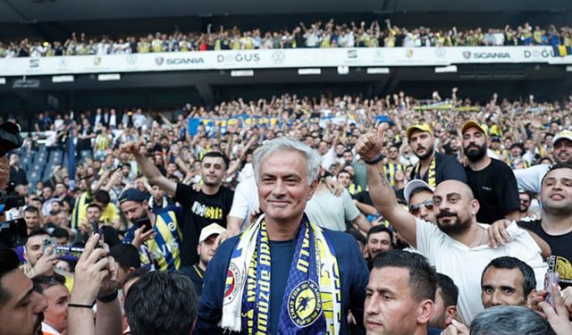 Mourinho'ya Kadınlardan ve Gençlerden Tam Destek