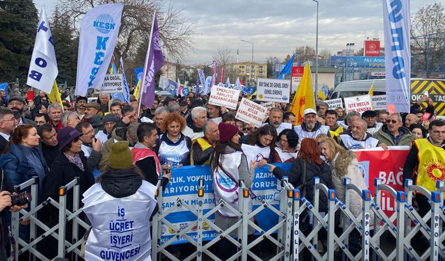 KESK’ten Bakanlık Önünde "Geçinemiyoruz!" Eylemi