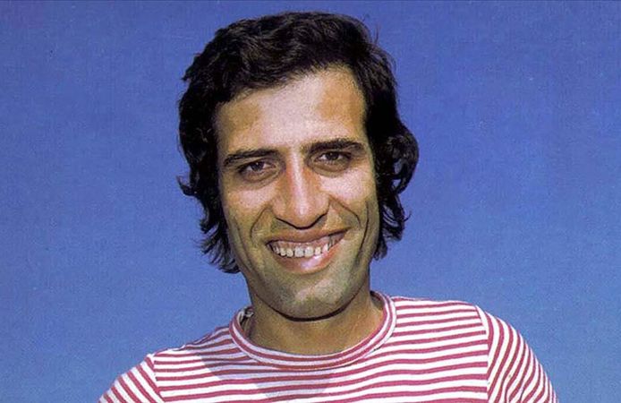 Usta Oyuncu Kemal Sunal 25 Yıl Sonra da Mezarı Başında Unutulmadı