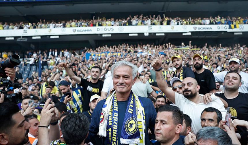 Mourinho'ya Kadınlardan ve Gençlerden Tam Destek