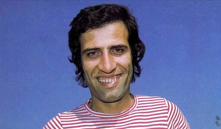 Usta Oyuncu Kemal Sunal 25 Yıl Sonra da Mezarı Başında Unutulmadı