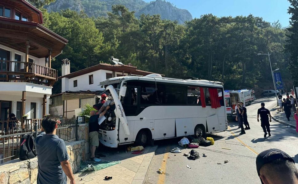 Muğla'da Tur Otobüsü Kazası: 2 Ölü, 32 Yaralı