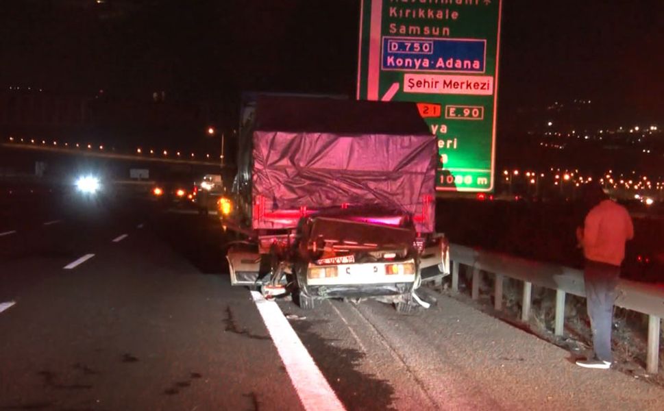 Ankara Çevreyolunda TIR’a Çarpan Otomobil Sürücüsü Hayatını Kaybetti